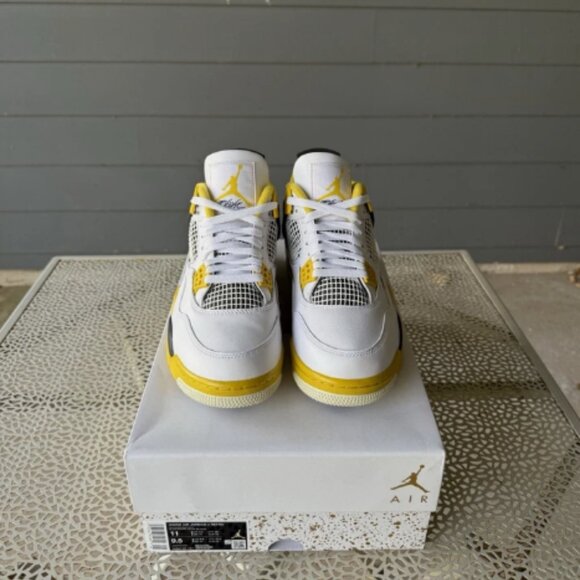 Jordan 4 Vivid Sulfur - Picture 2 of 6